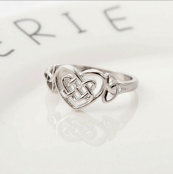 New Silver Heart Celtic Knot Ring. - Picture 6 of 7